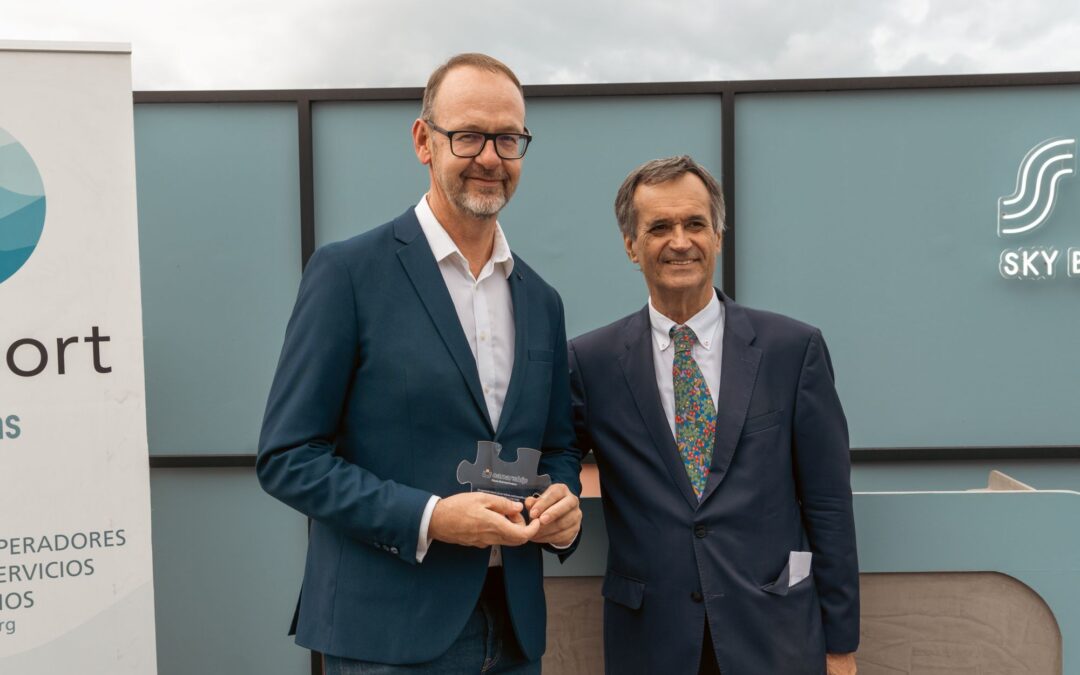 Oneport Canarias presented us with a distinction that we value especially for what it represents for the sector and for our daily activity.